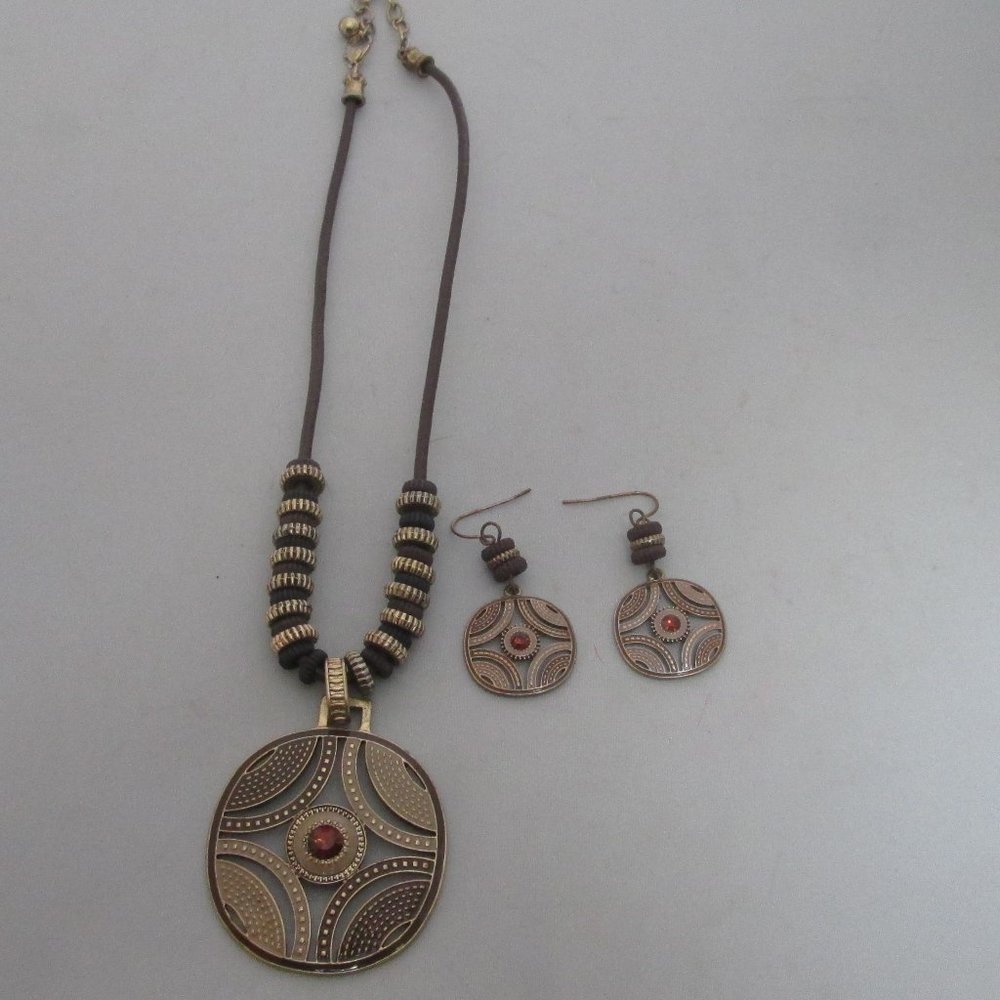 Brown necklace and matching earrings CJ Banks